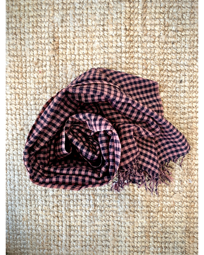 handwoven woollen scarf | rose