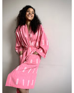 noa dressing gown | flamingo